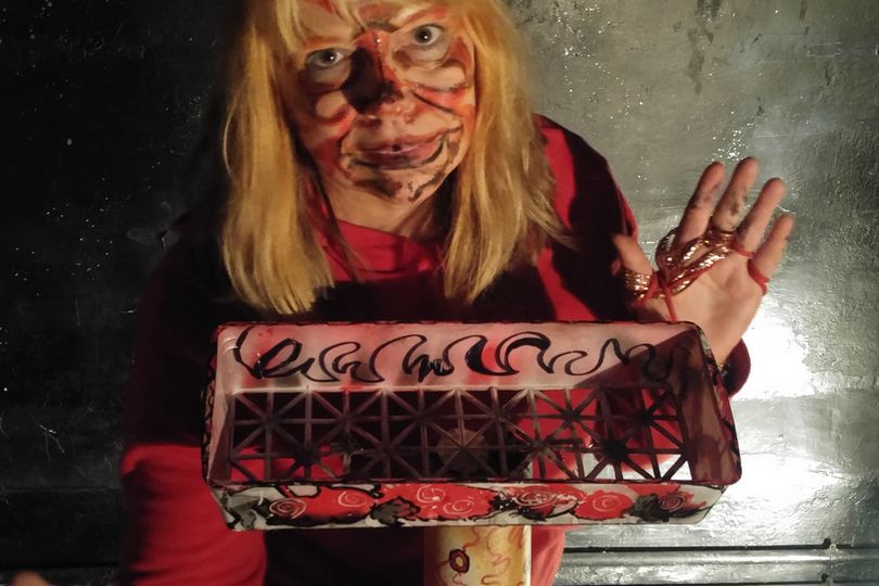 L'artiste Nathalie Fiala répète une performance
