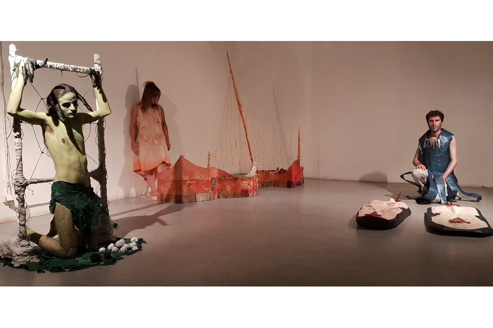 Installations artistiques - performances du Pluralium à L'Acerma quai des Lunes à Stalingrad par les artistes Mirella Motet, Alex Hays et Arnaud Degouy